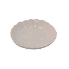 Imagem de PRATO DECORATIVO DE CERÂMICA BANANA LEAF BRANCO 19,5X19,5X3CM  - Coliseu Presentes Ltda