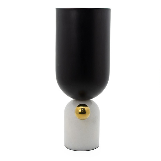 Imagem VASO DECORATIVO EM METAL E MARMORE COR PRETO, BRANCO E DOURADO 15X15X39CM - LUCATTI 