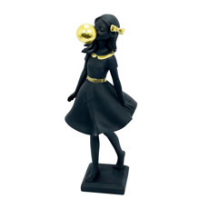 Imagem de ESCULTURA MENINA COM DETALHES EM RESINA COR PRETO COM DOURADO 30X12X11CM  - Lucatti Artes E Decoracoes Ltda