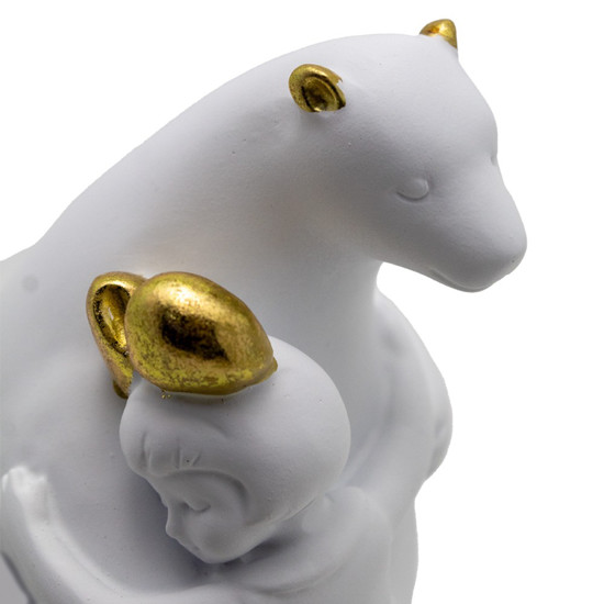 Imagem ESCULTURA URSO ABRAÇANDO MENINA EM RESINA COR BRANCO E DOURADO 16CM 