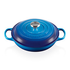 Imagem de CAÇAROLA SIGNATURE COM TAMPA EM FERRO FUNDIDO AZUL AZURE 2,2L  12X35X27 CM LE CREUSET - Le Creuset Do Brasil Ltda 