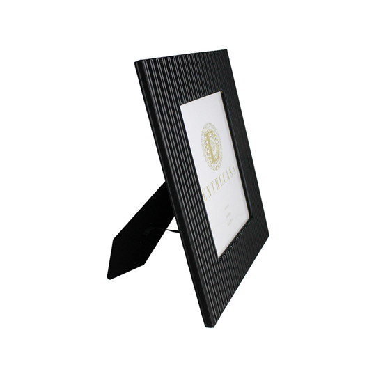 Imagem PORTA RETRATO DECORATIVO PRETO COM LISTRAS 3D EM MDF 15X20 CM - ENTRECASA