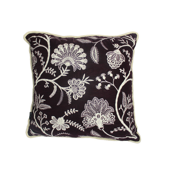 Imagem ALMOFADA AVELUDADA ITALI UVA DETALHES BORDADOS 52X52CM EM POLIÉSTER - DECORTEXTIL