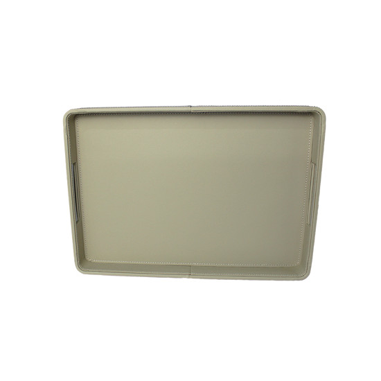 Imagem BANDEJA RETANGULAR DECORATIVA EM COURO SINTÉTICO CINZA E MADEIRA 5X46X32CM - CROSS