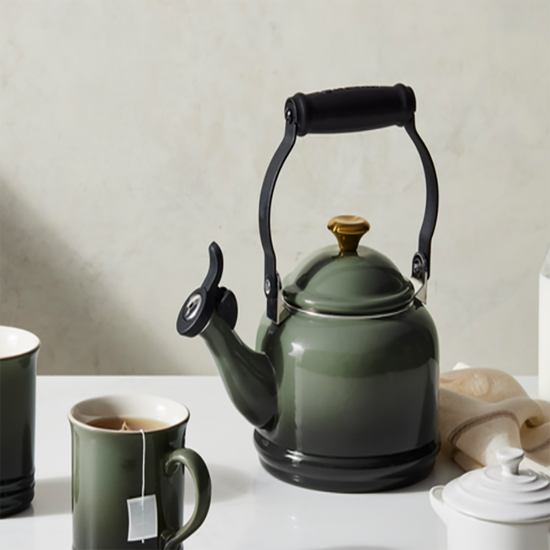 Imagem CHALEIRA DEMI 1,1L COM APITO THYME DE AÇO ESMALTADO 25X24X16CM - LE CREUSET