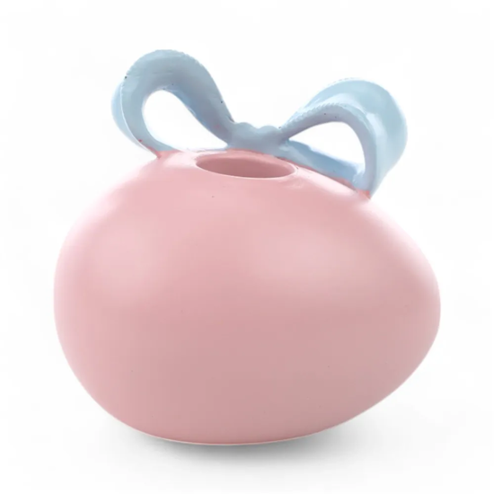Imagem PORTA-VELAS OVO DA PÁSCOA ROSA COM LAÇO AZUL DECORATIVO DE RESINA 9X8X9CM - CROMUS
